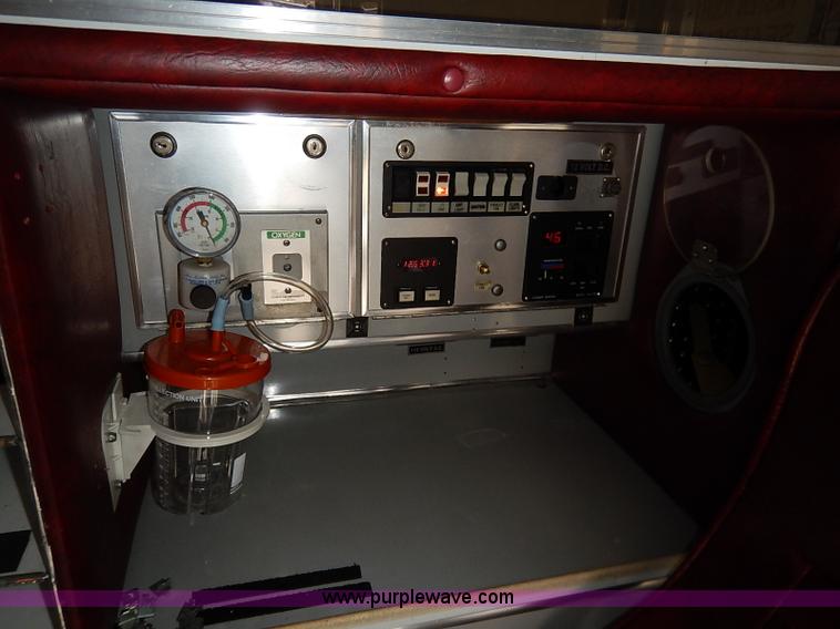 image for item I5121 1995 Ford F350 XLT ambulance