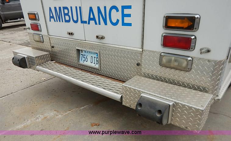 image for item I5121 1995 Ford F350 XLT ambulance