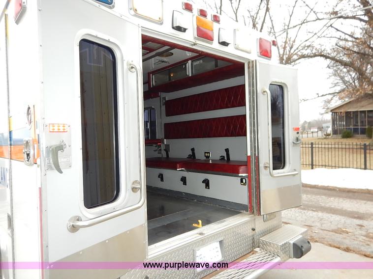image for item I5121 1995 Ford F350 XLT ambulance