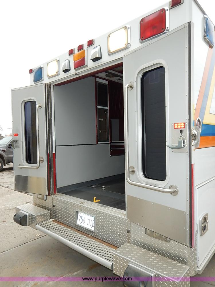 image for item I5121 1995 Ford F350 XLT ambulance