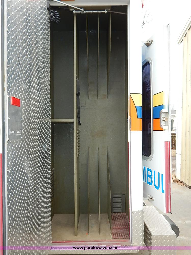 image for item I5121 1995 Ford F350 XLT ambulance