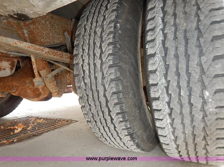 image for item I5121 1995 Ford F350 XLT ambulance