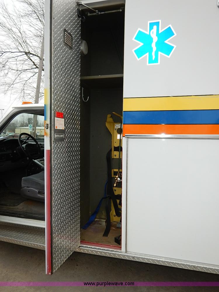 image for item I5121 1995 Ford F350 XLT ambulance