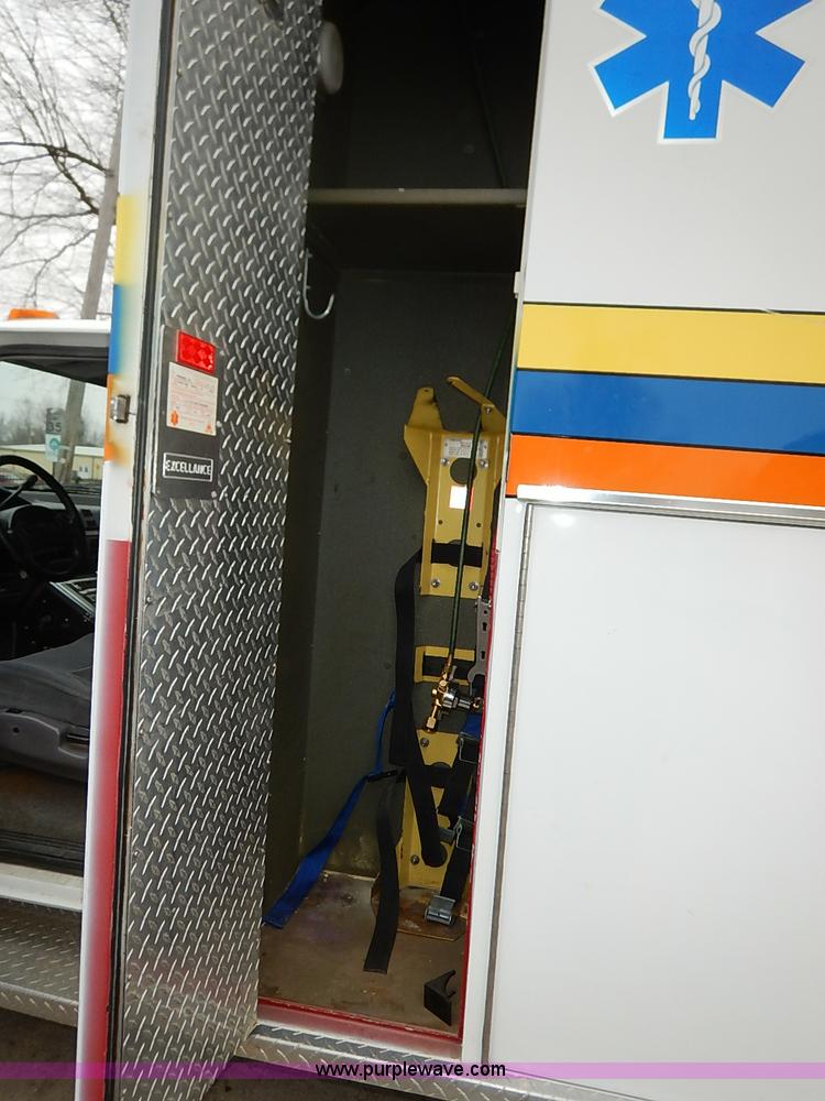 image for item I5121 1995 Ford F350 XLT ambulance