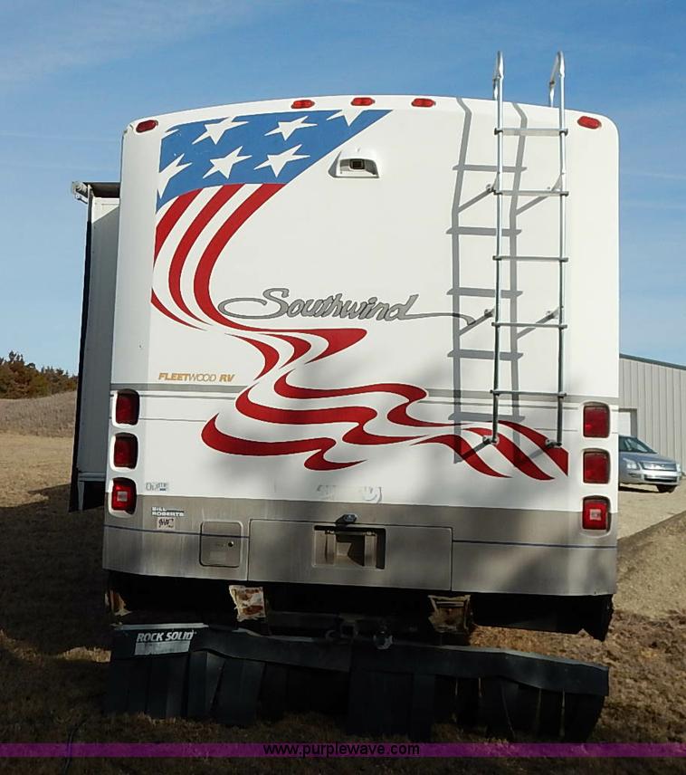 image for item I5127 2000 Ford 36T Fleetwood Southwind RV