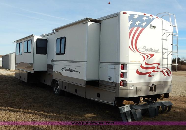 image for item I5127 2000 Ford 36T Fleetwood Southwind RV