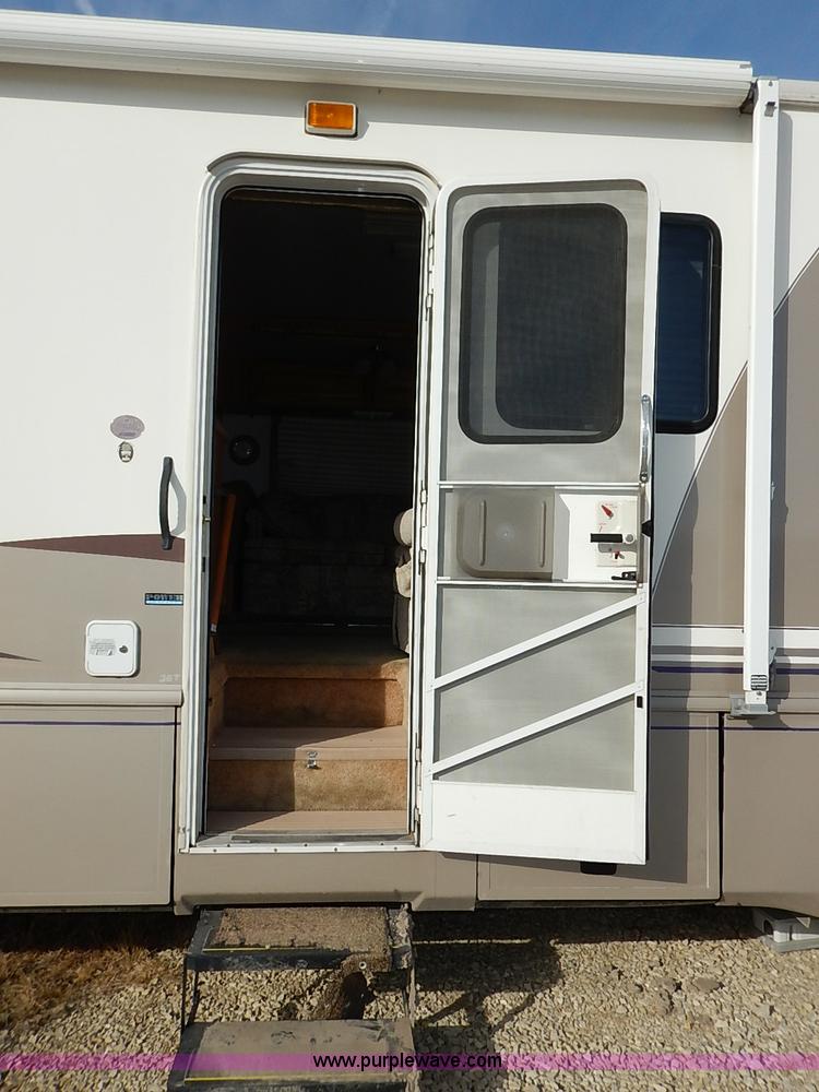 image for item I5127 2000 Ford 36T Fleetwood Southwind RV