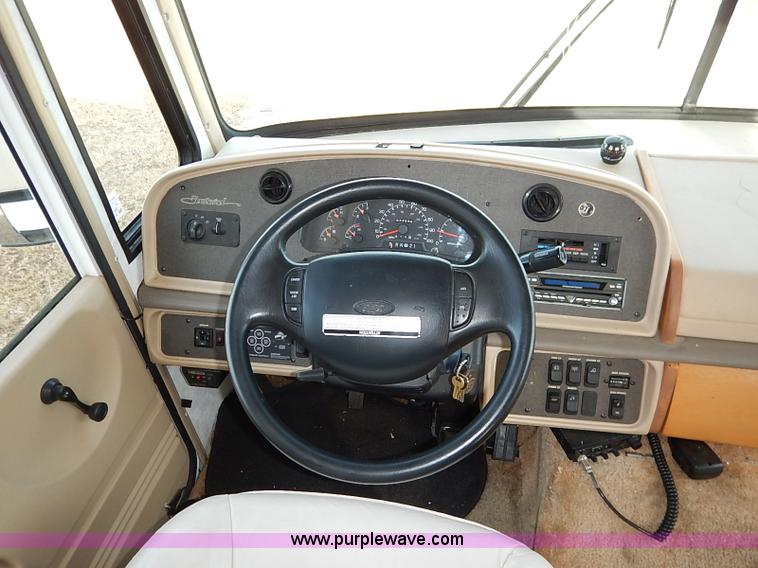 image for item I5127 2000 Ford 36T Fleetwood Southwind RV