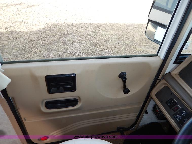 image for item I5127 2000 Ford 36T Fleetwood Southwind RV