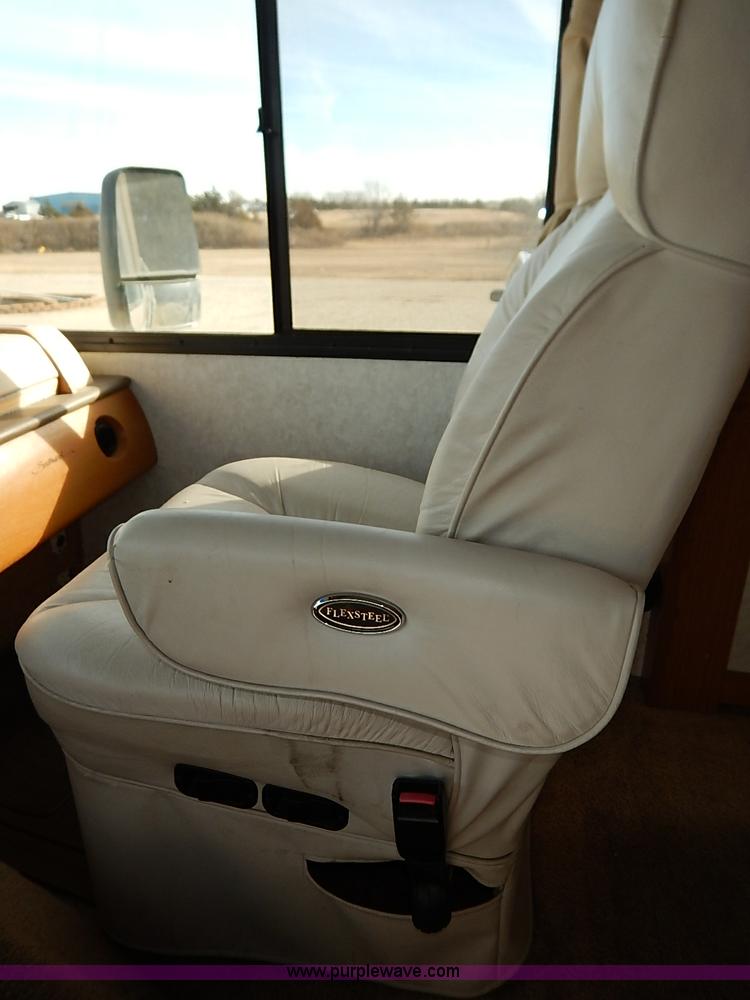 image for item I5127 2000 Ford 36T Fleetwood Southwind RV