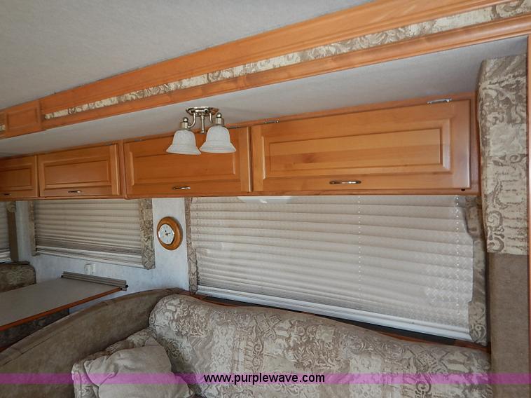 image for item I5127 2000 Ford 36T Fleetwood Southwind RV