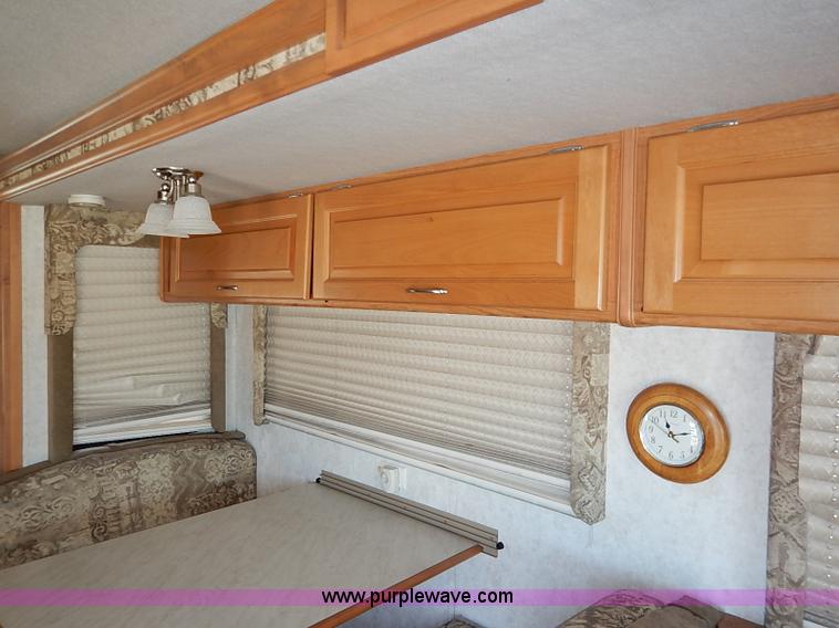 image for item I5127 2000 Ford 36T Fleetwood Southwind RV