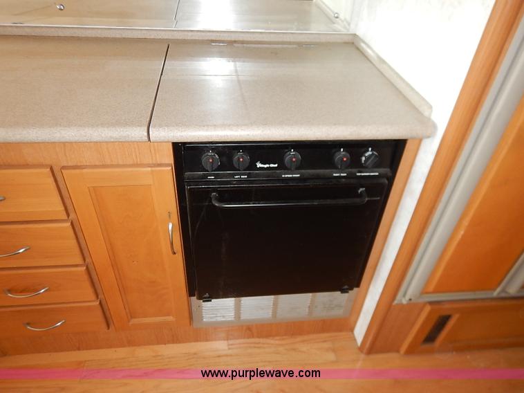 image for item I5127 2000 Ford 36T Fleetwood Southwind RV