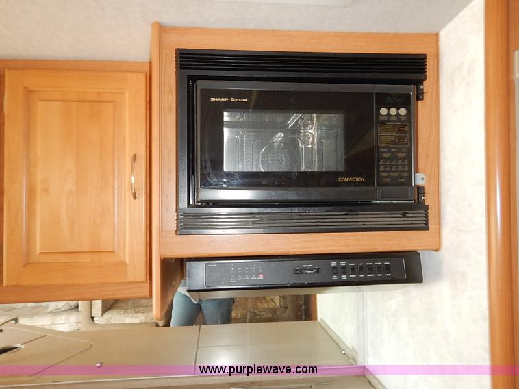 image for item I5127 2000 Ford 36T Fleetwood Southwind RV