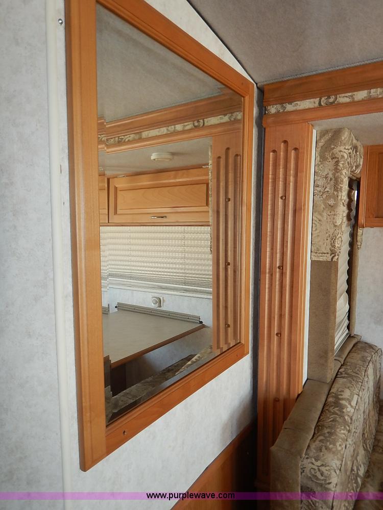 image for item I5127 2000 Ford 36T Fleetwood Southwind RV