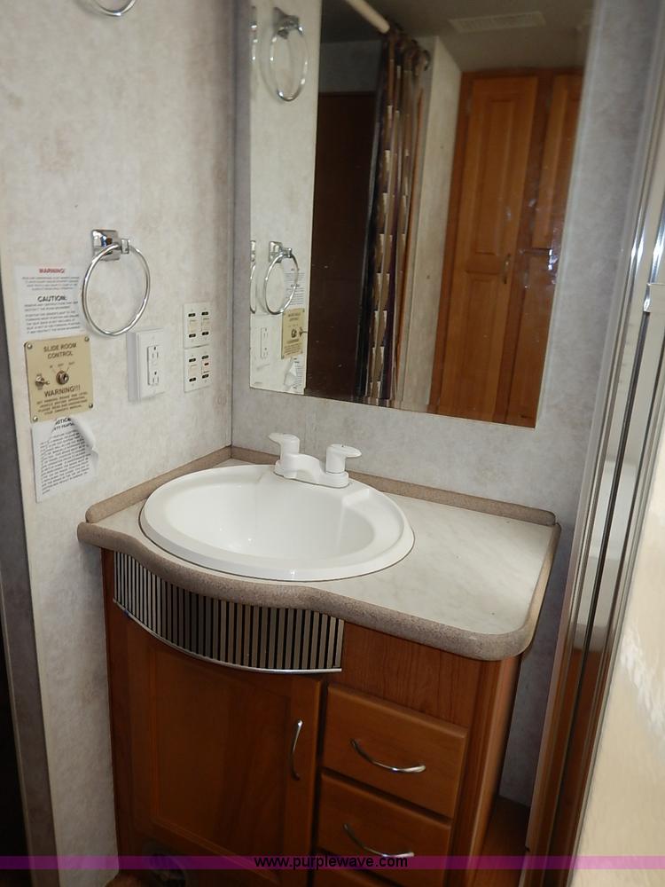 image for item I5127 2000 Ford 36T Fleetwood Southwind RV