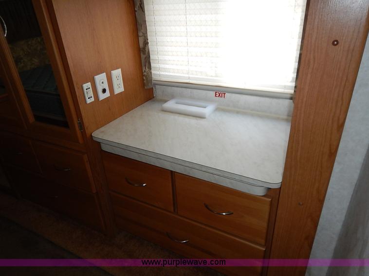 image for item I5127 2000 Ford 36T Fleetwood Southwind RV