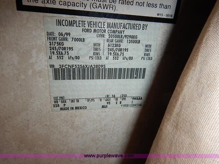 image for item I5127 2000 Ford 36T Fleetwood Southwind RV