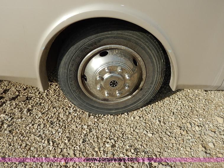 image for item I5127 2000 Ford 36T Fleetwood Southwind RV