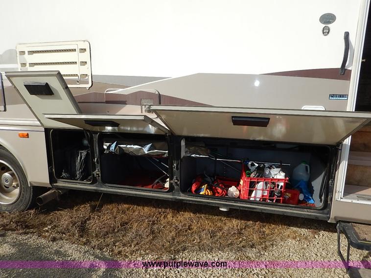 image for item I5127 2000 Ford 36T Fleetwood Southwind RV