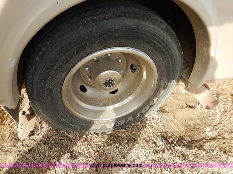 image for item I5127 2000 Ford 36T Fleetwood Southwind RV