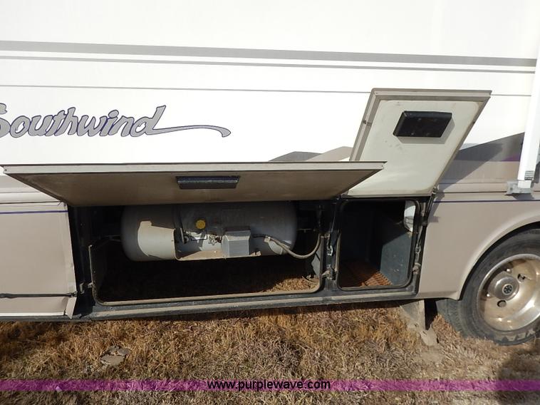 image for item I5127 2000 Ford 36T Fleetwood Southwind RV