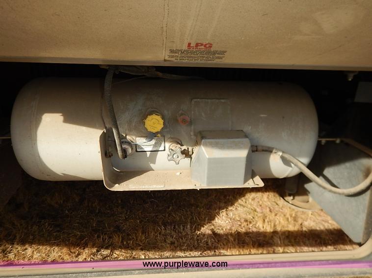 image for item I5127 2000 Ford 36T Fleetwood Southwind RV