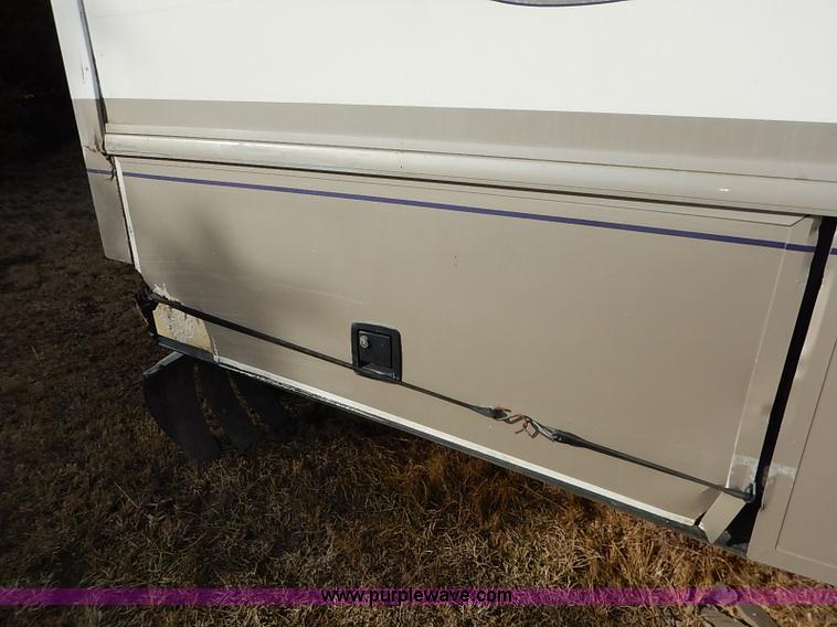 image for item I5127 2000 Ford 36T Fleetwood Southwind RV