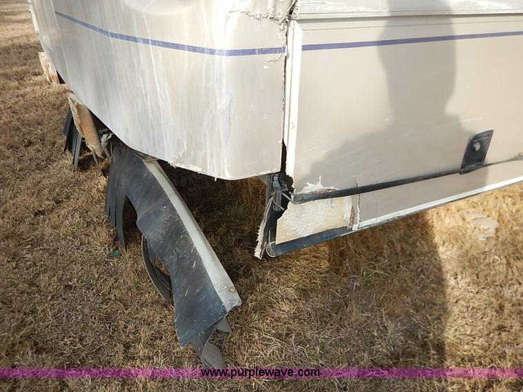 image for item I5127 2000 Ford 36T Fleetwood Southwind RV