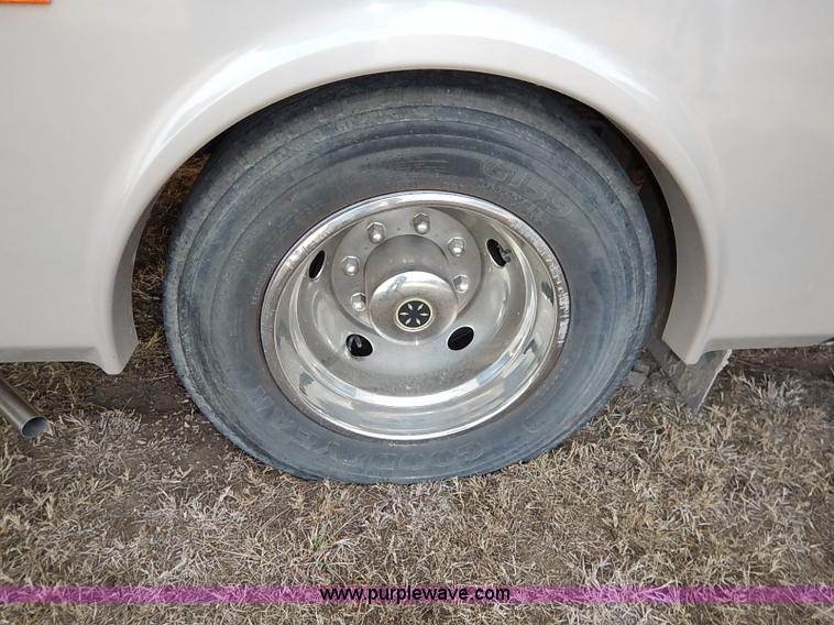 image for item I5127 2000 Ford 36T Fleetwood Southwind RV