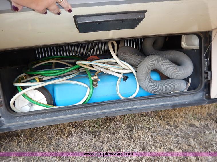 image for item I5127 2000 Ford 36T Fleetwood Southwind RV