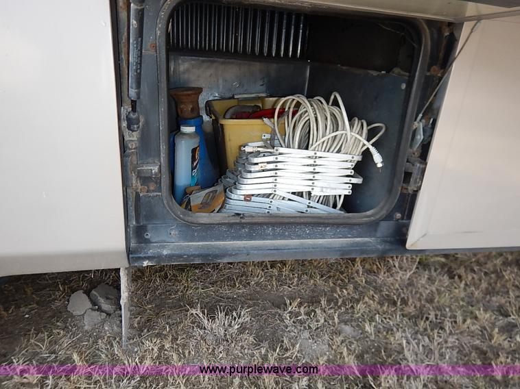 image for item I5127 2000 Ford 36T Fleetwood Southwind RV