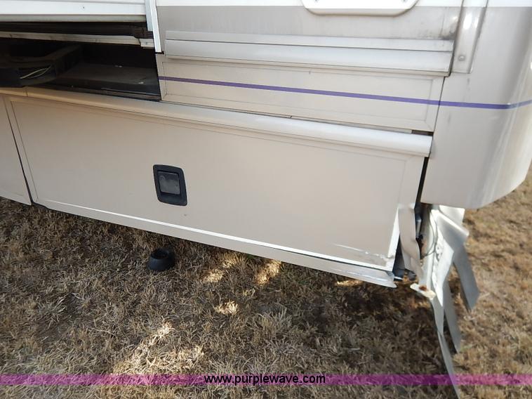 image for item I5127 2000 Ford 36T Fleetwood Southwind RV