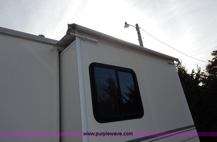 image for item I5127 2000 Ford 36T Fleetwood Southwind RV