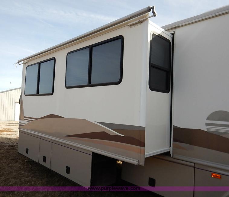 image for item I5127 2000 Ford 36T Fleetwood Southwind RV