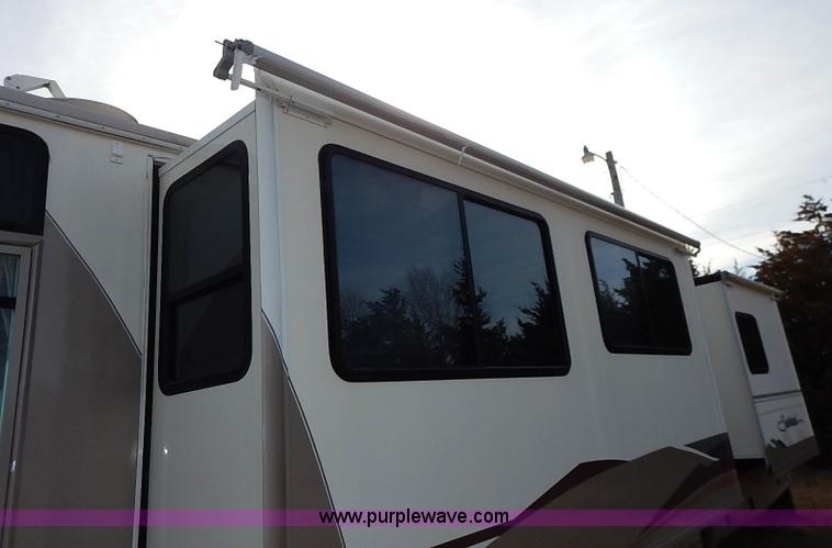 image for item I5127 2000 Ford 36T Fleetwood Southwind RV