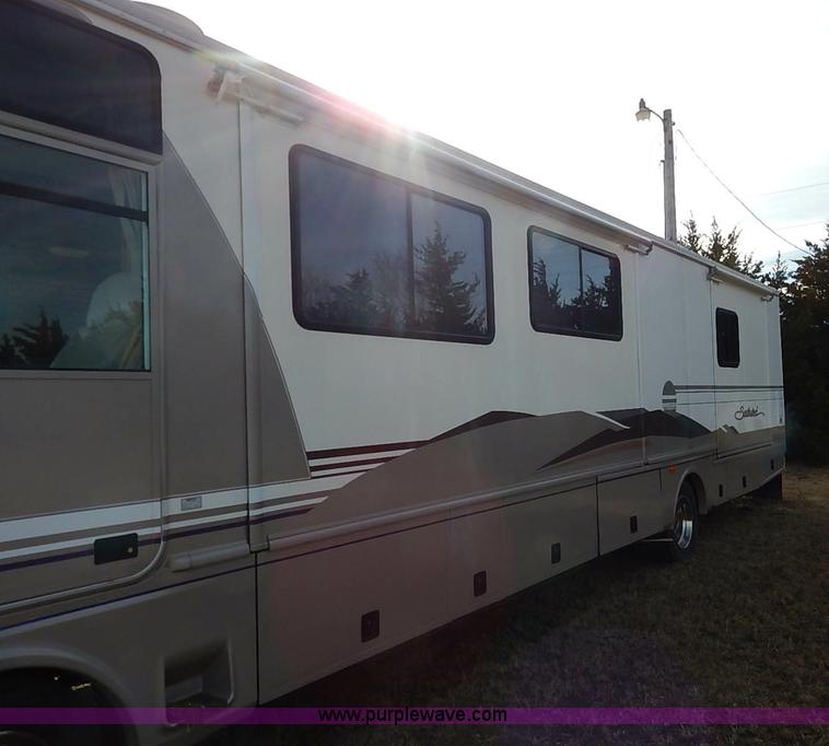 image for item I5127 2000 Ford 36T Fleetwood Southwind RV