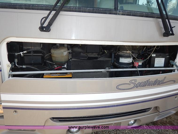 image for item I5127 2000 Ford 36T Fleetwood Southwind RV