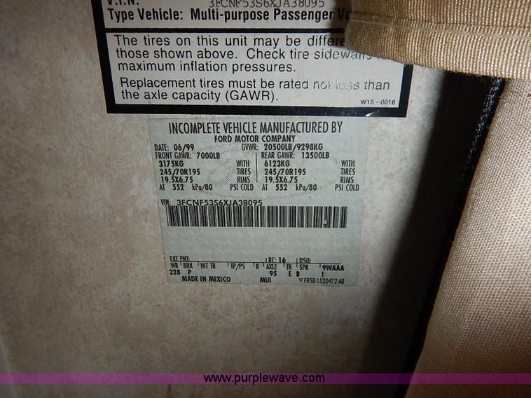 image for item I5127 2000 Ford 36T Fleetwood Southwind RV