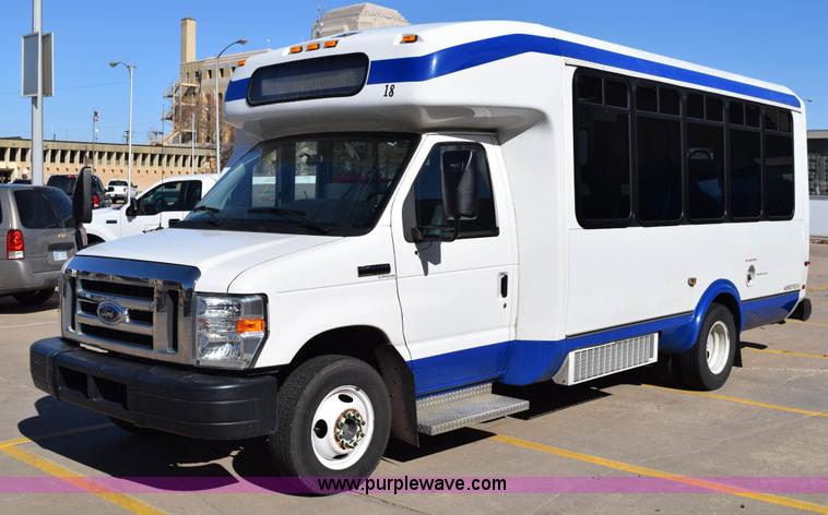 image for item K2295 2010 Ford Econoline E450 bus