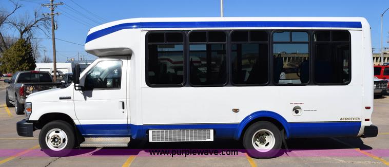 image for item K2295 2010 Ford Econoline E450 bus