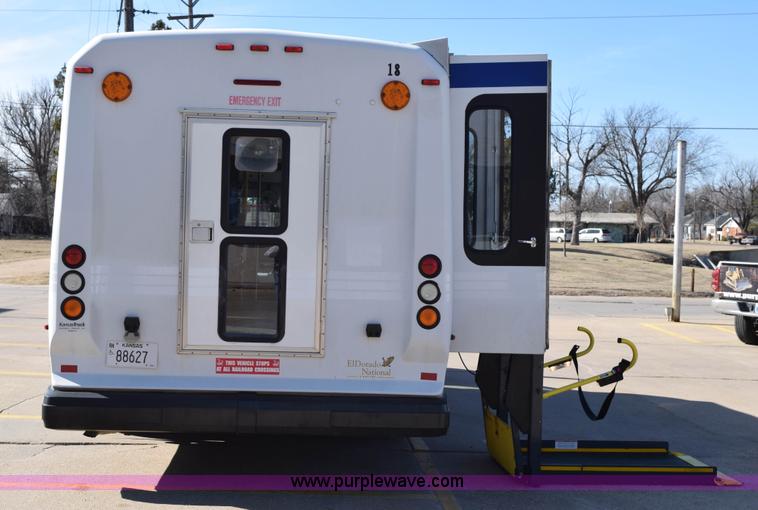 image for item K2295 2010 Ford Econoline E450 bus