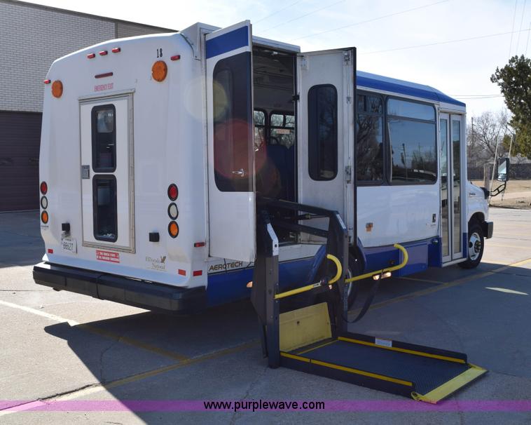 image for item K2295 2010 Ford Econoline E450 bus