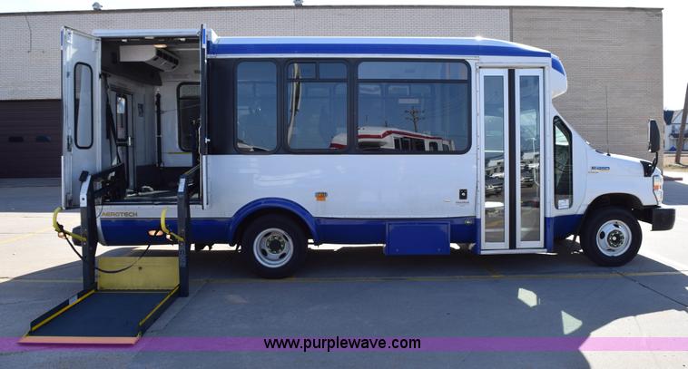 image for item K2295 2010 Ford Econoline E450 bus