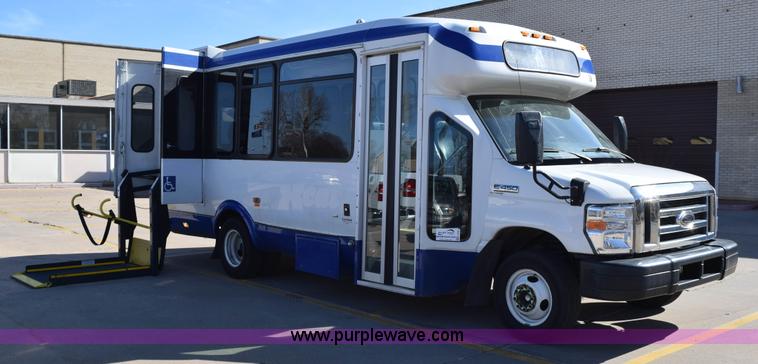 image for item K2295 2010 Ford Econoline E450 bus