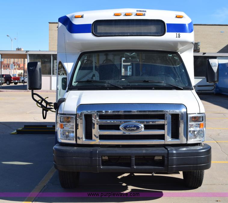 image for item K2295 2010 Ford Econoline E450 bus