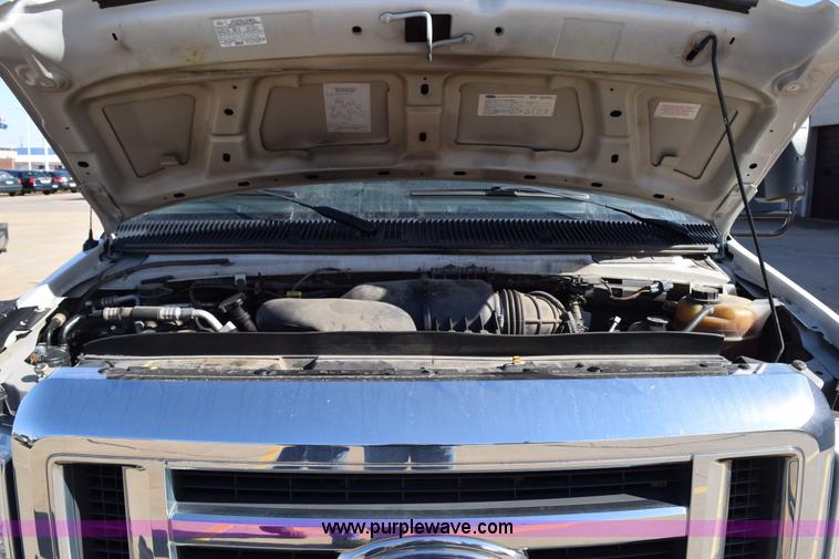 image for item K2295 2010 Ford Econoline E450 bus