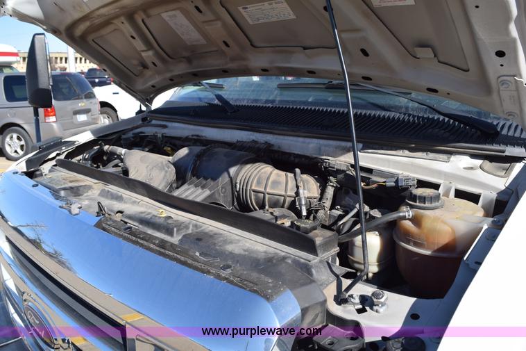 image for item K2295 2010 Ford Econoline E450 bus