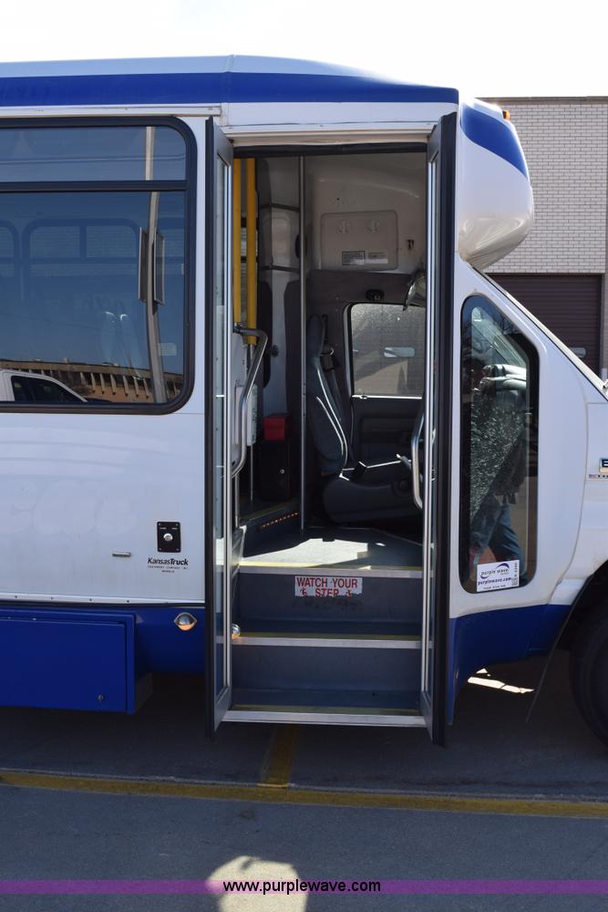 image for item K2295 2010 Ford Econoline E450 bus