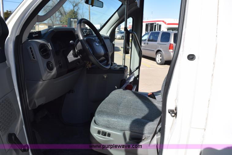 image for item K2295 2010 Ford Econoline E450 bus